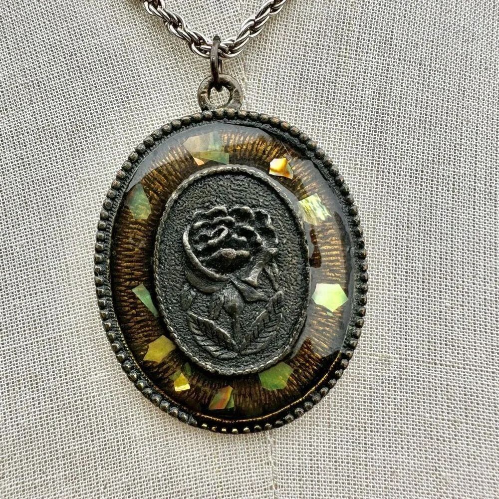 Rose oval pendant necklace